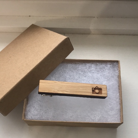 3/$30 Wood tie clip with Camera design/ handcrafted NEW - Picture 3 of 3